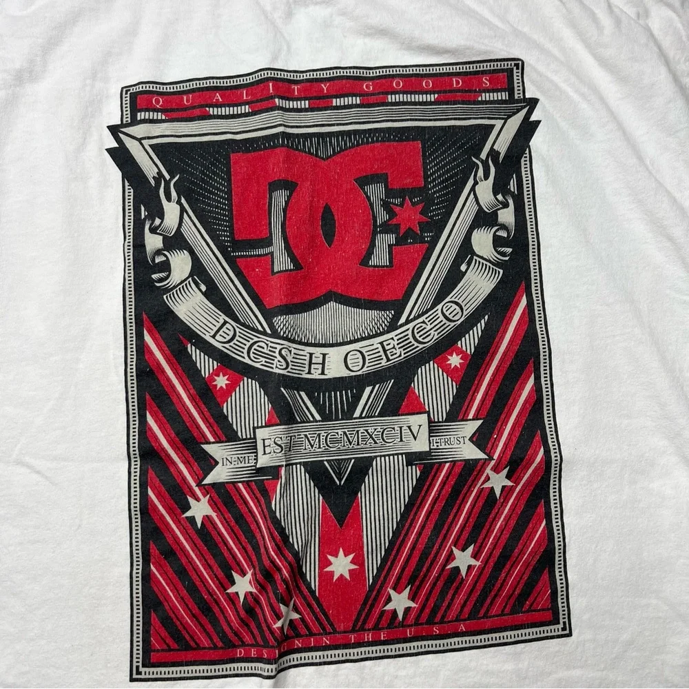 Y2K Faded DC Graphic T-Shirt Short Sleeve in White Red Black Men's Size XL '00s